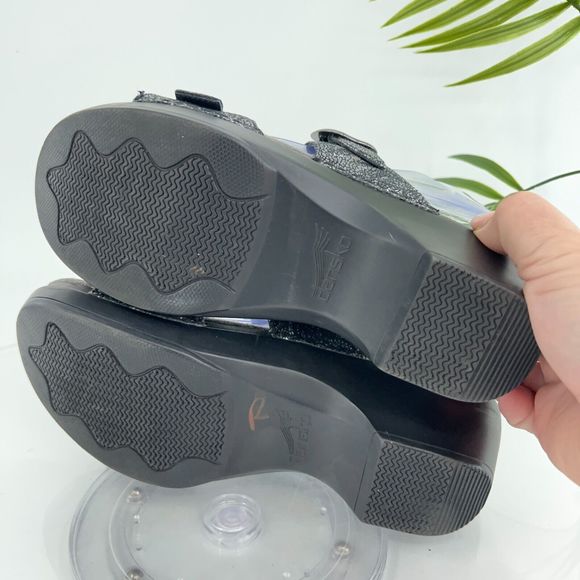 Stylish Black Women's Sandals - Picture 11 of 14